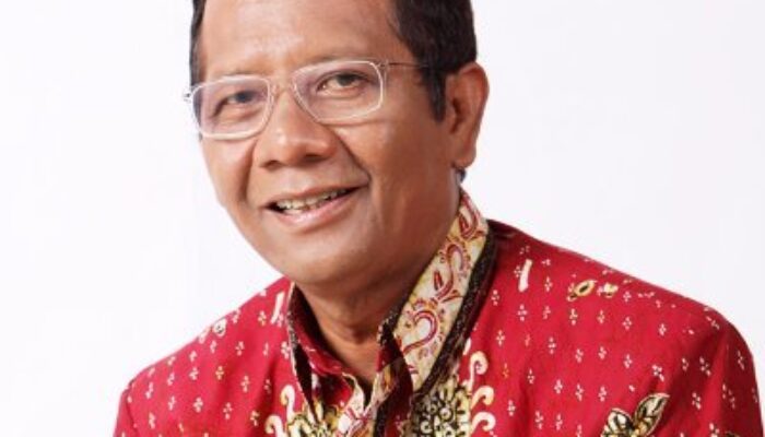 Menko Polhukam Terkejut, Aktivis HMI Bakar Bendera PDIP dalam Dukungan kepada Rocky Gerung