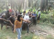 PJ Kades Aek Batu Gotong Royong Di Jalan Lingkar Penghubung 3 Dusun