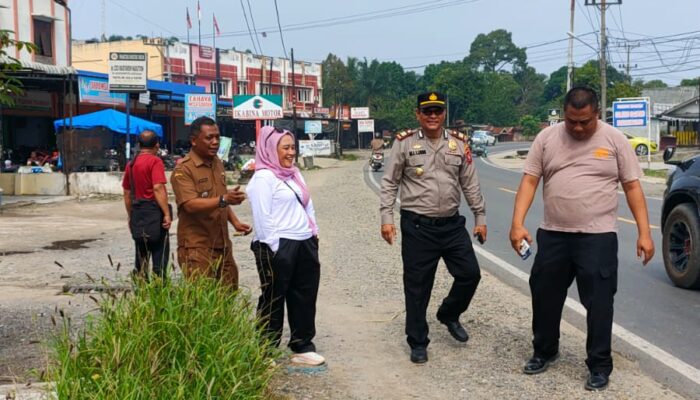 Antisipasi Banjir, Polsek Torgamba dan Unsur Muspika Kerja Bakti Cuci Parit