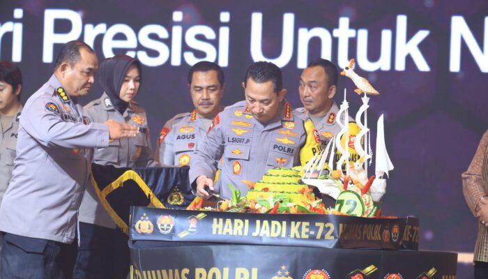 Dua Hadiah Untuk Divisi Humas Polri Dari Kapolri