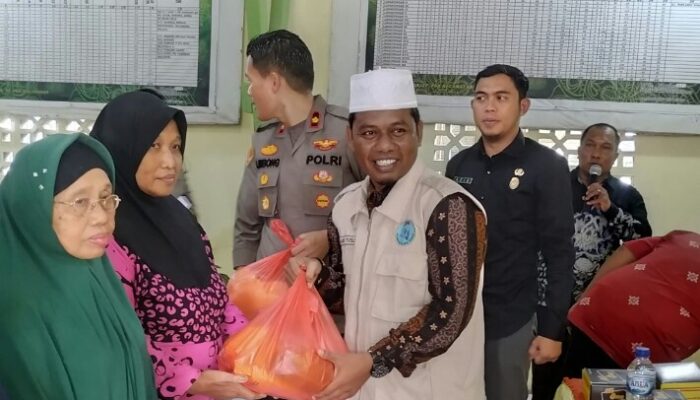 Kolaborasi Belawan Berkah Salurkan Puluhan Paket Sembako Pada Warga Tidak Mampu di Kelurahan Belawan Bahagia