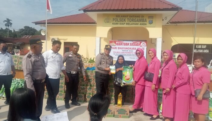Peringati HUT Bhayangkara 78 Polsek Torgamba Gelar Bakti Sosial