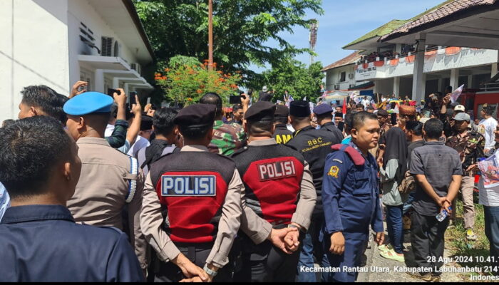 Polres Labuhanbatu Kawal Pendaftaran Balon Bupati Dan Wakil Bupati.