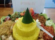 Potong Tumpeng Kebun Aek Torop Merayakan HUT PTPN IV PalmCo Ke -1