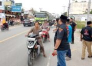 PAC GRIB Jaya Torgamba Berbagi Takjil di Depan Masjid Baiturrahman Aek Batu