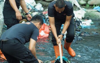 Brimob Sumut Turun ke Sungai, Aksi Nyata Menjaga Kehidupan dan Masa Depan Kota Medan