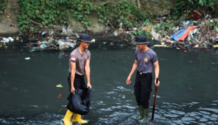 Aksi Jumat Bersih Brimob Sumut, Bukti Kehadiran Polri di Tengah Masyarakat