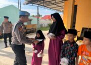 Mengejar Keberkahan Ramadhan, Sipropam dan Sihumas Polres Rohil Bagikan Takjil di Panti Asuhan Bintang Cahaya Surga 