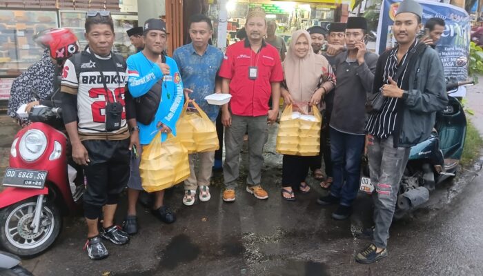 Forum Makassar Info Kembali Berbagi Nasi Dos di Hari ke-16 Ramadan