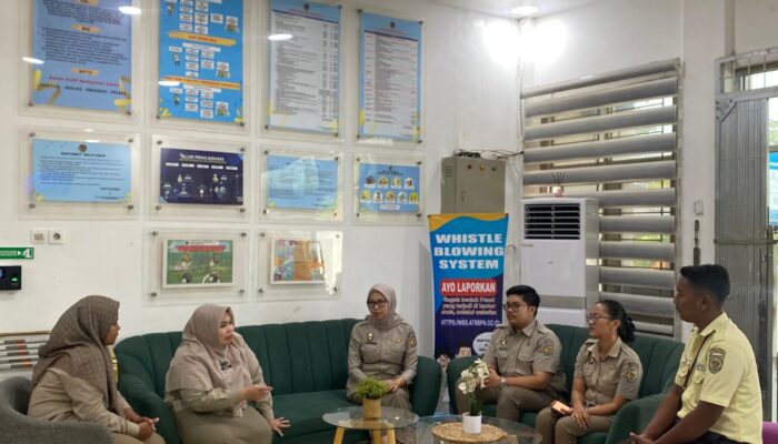 Guiding Petugas Loket di Kantor Pertanahan Kabupaten Serdang Bedagai Dipimpin Kasubbag Tata Usaha