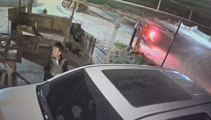 Aksi Maling Kaca Spion Mobil di Jalan Veteran Terekam CCTV, Warga Resah