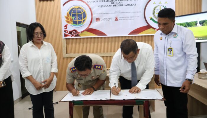 Perkuat Sinergi Serta Mendukung Tugas  Fungsi Masing Masing, Kejari Langkat, Kantor Pertanahan Kabupaten Langkat Tandatangani Kesepakatan.