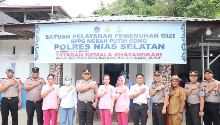 Polres Nias Selatan bersama Yayasan Kemala Bhayangkari Distribusi Perdana SPPG Merah Putih Gomo Yayasan Kemala Bhayangkari di Wilayah Kecamatan Gomo Kabupaten Nias Selatan
