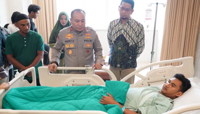 Kapolda Riau Irjen Herry Heryawan Jenguk Mahasiswa Korban Demo, Janji Usut Tuntas Pelaku