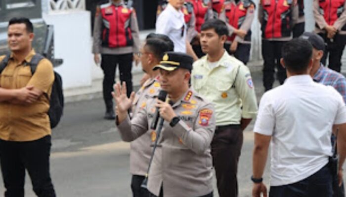Sabar dan Penuh Kasih, Kapolrestabes Medan Kawal Unjuk Rasa Mahasiswa Nomensen