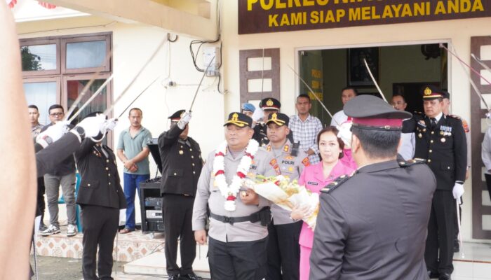 Suasana Haru dan Khidmat Warnai Pisah Sambut Kapolres Nias Selatan
