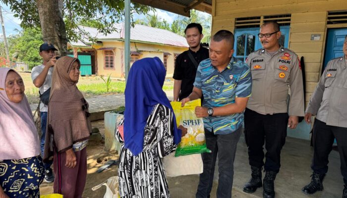 Polsek Torgamba Salurkan Bansos untuk Lansia di Aek Batu, Wujud Kepedulian Polri Hadir di Tengah Masyarakat