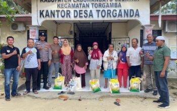 Polsek Torgamba Salurkan Bansos kepada Lima Warga Lansia di Desa Torganda