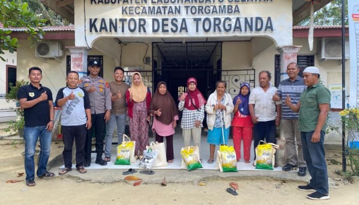 Polsek Torgamba Salurkan Bansos kepada Lima Warga Lansia di Desa Torganda
