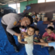 Polres Karo Beri Keceriaan bagi Anak Pengungsi Erupsi Sinabung