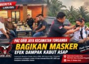 Peduli Dampak Kabut Asap, PAC GRIB JAYA Torgamba Bagikan Masker kepada Pengguna Jalan