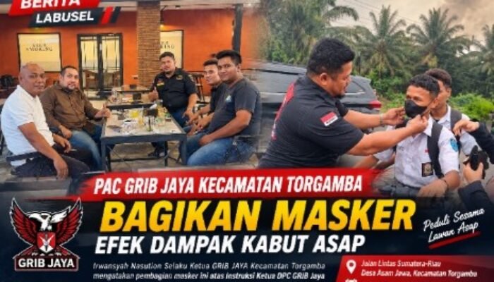 Peduli Dampak Kabut Asap, PAC GRIB JAYA Torgamba Bagikan Masker kepada Pengguna Jalan